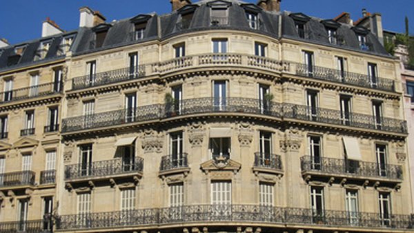 Malgré le compromis HLM, la politique du logement ne change pas, dit le gouvernement